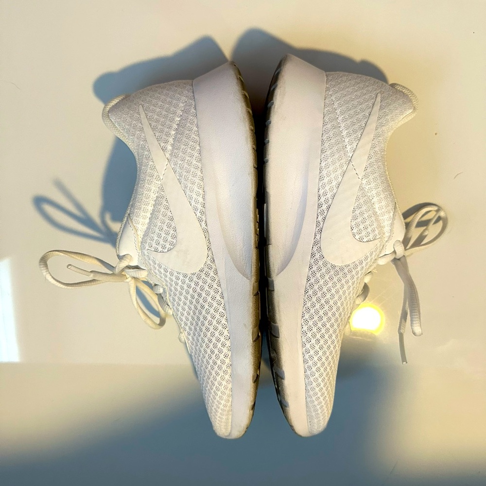 White Nike Tanjun sneakers size 10